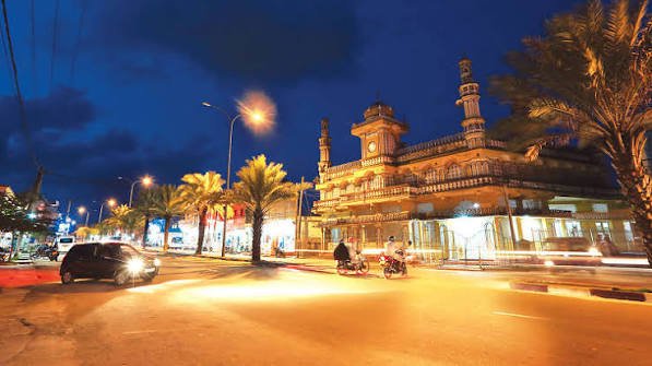 Discovering the Flavors of Kaththankudi: A Street Food Lover's Guide to Sri Lanka